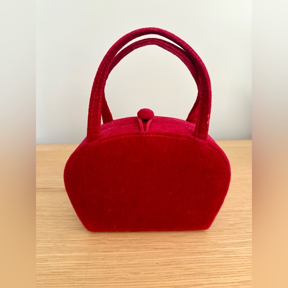 Sweet little vintage inspired red velvet floral bag - Picture 4 of 8